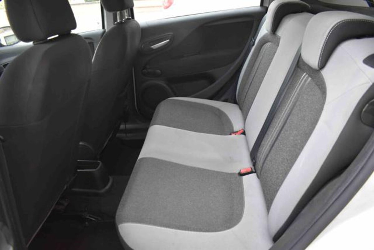Fiat Punto 1.4 8V 5 porte Easypower Lounge (11)