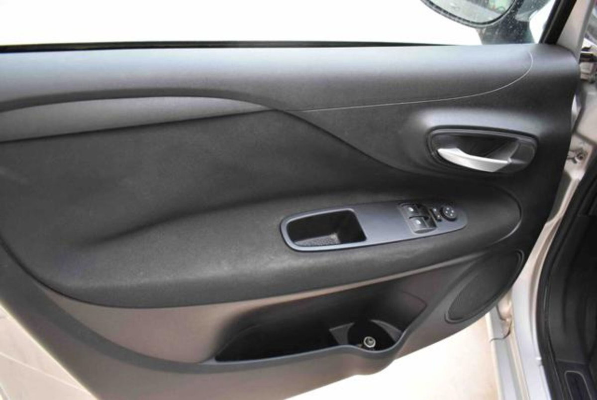 Fiat Punto 1.4 8V 5 porte Easypower Lounge (8)