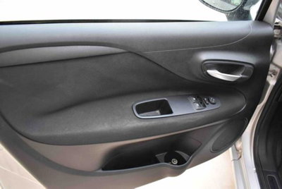 Fiat Punto 1.4 8V 5 porte Easypower Lounge (8)