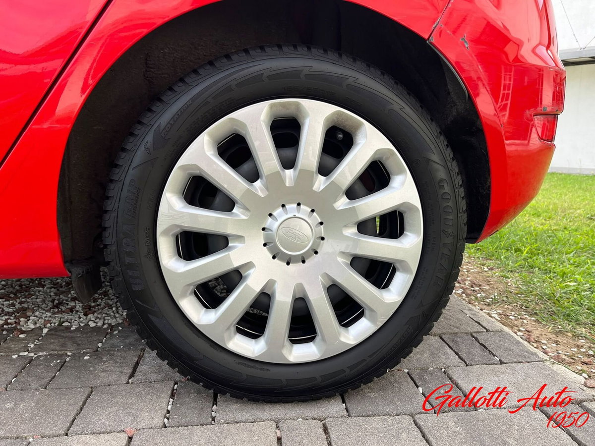 Ford Fiesta Plus 1.5 TDCi 75CV 5 porte (20)
