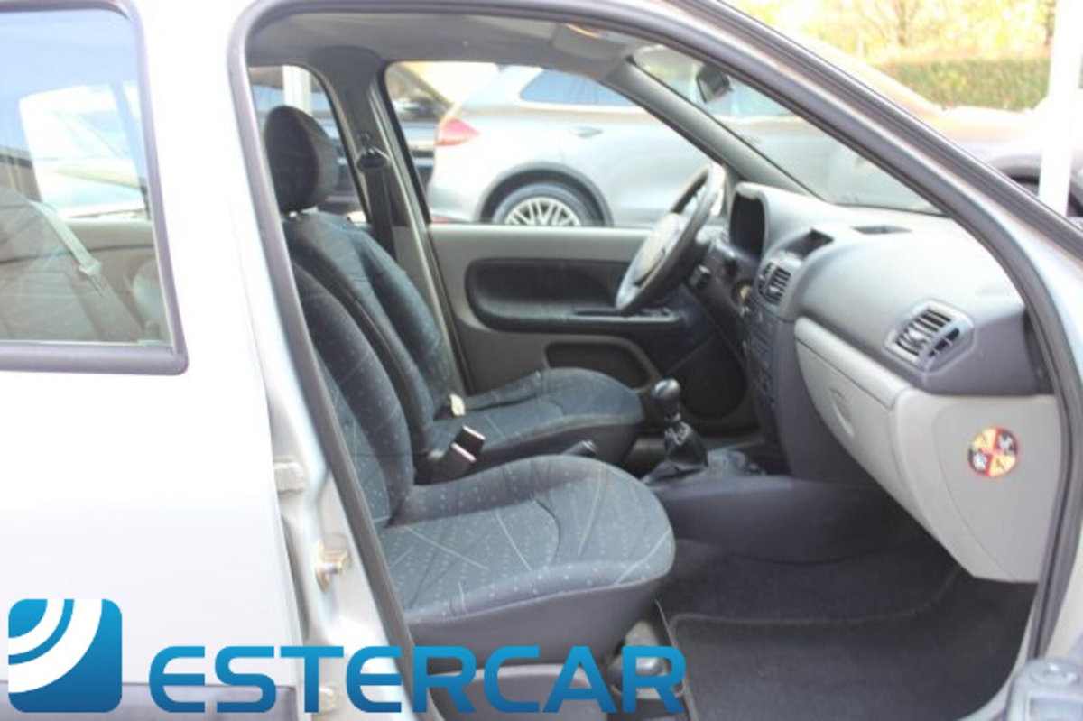 Renault Clio Storia 1.2 5 porte (14)