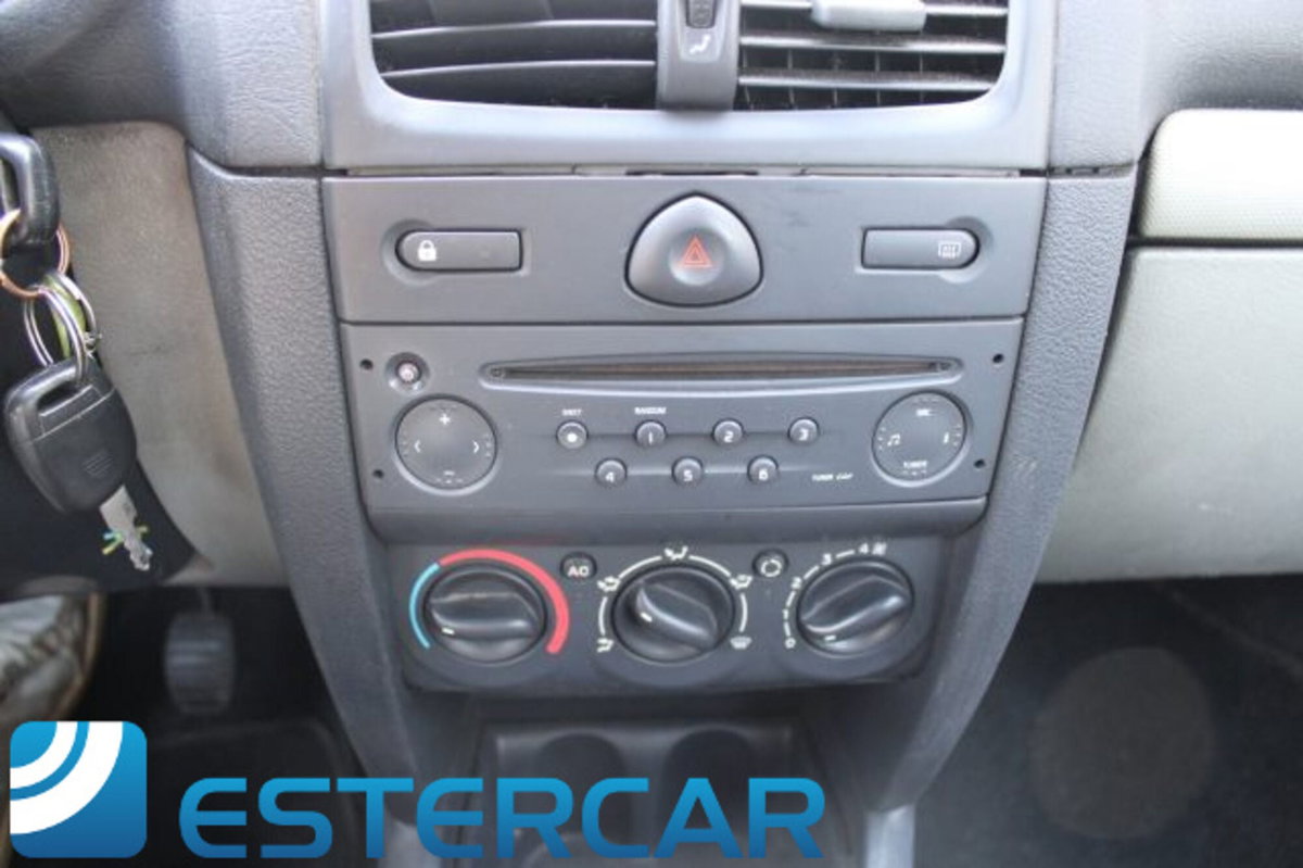 Renault Clio Storia 1.2 5 porte (8)