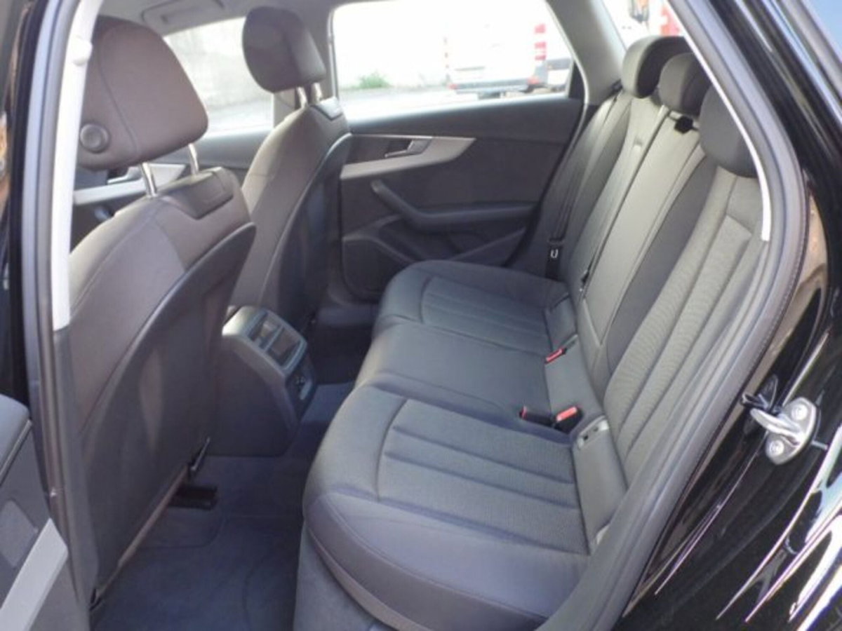 Audi A4 Avant 30 TDI/136 CV S tronic Business Advanced (10)
