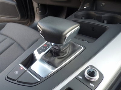 Audi A4 Avant 30 TDI/136 CV S tronic Business Advanced (12)