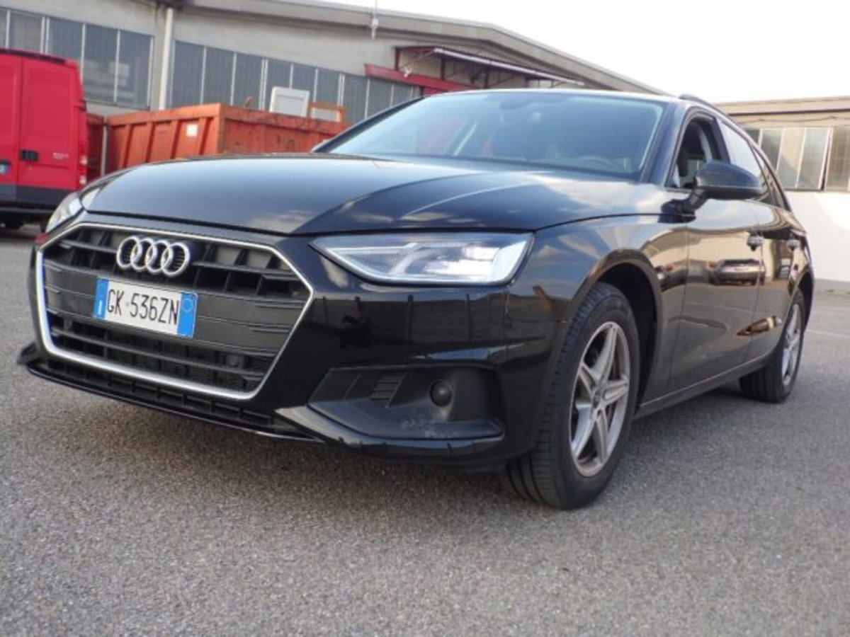 Audi A4 Avant 30 TDI/136 CV S tronic Business Advanced (2)