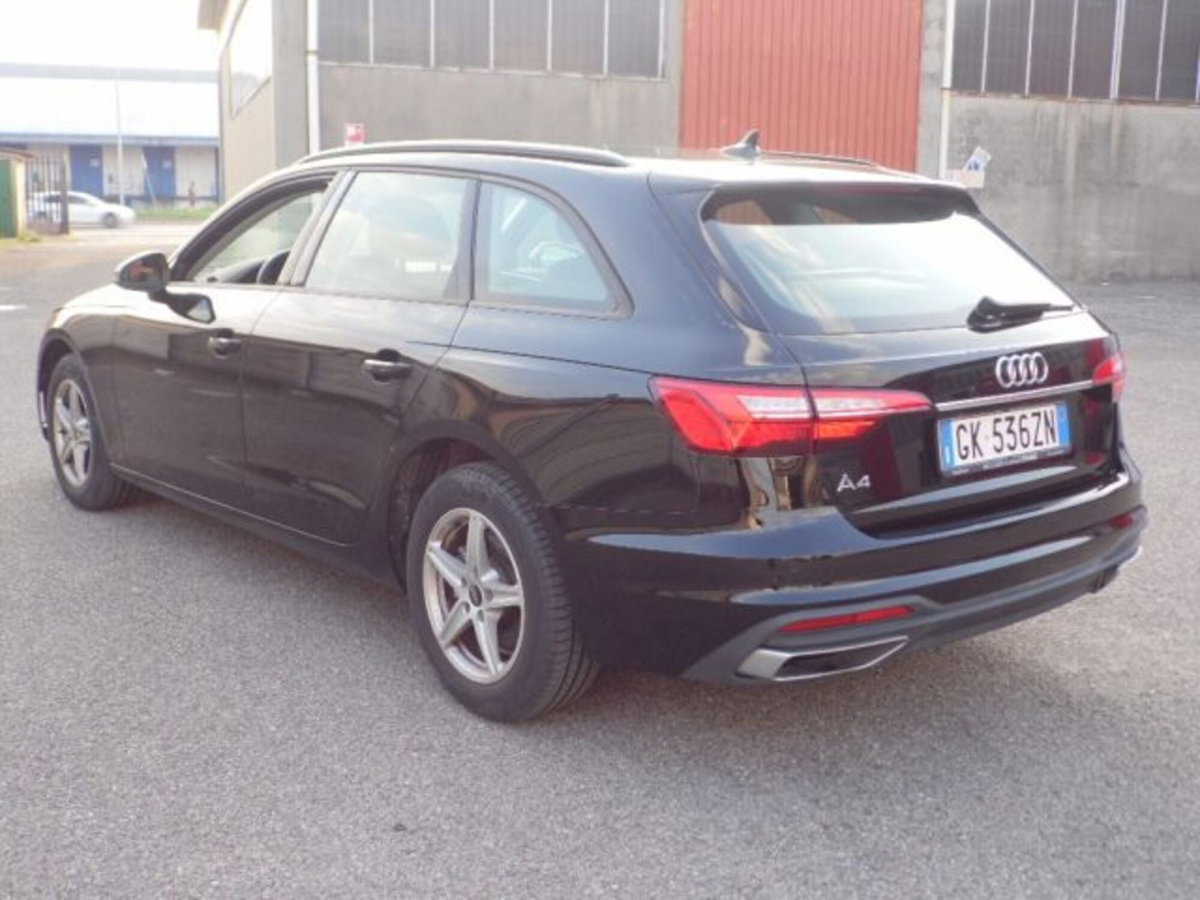 Audi A4 Avant 30 TDI/136 CV S tronic Business Advanced (3)
