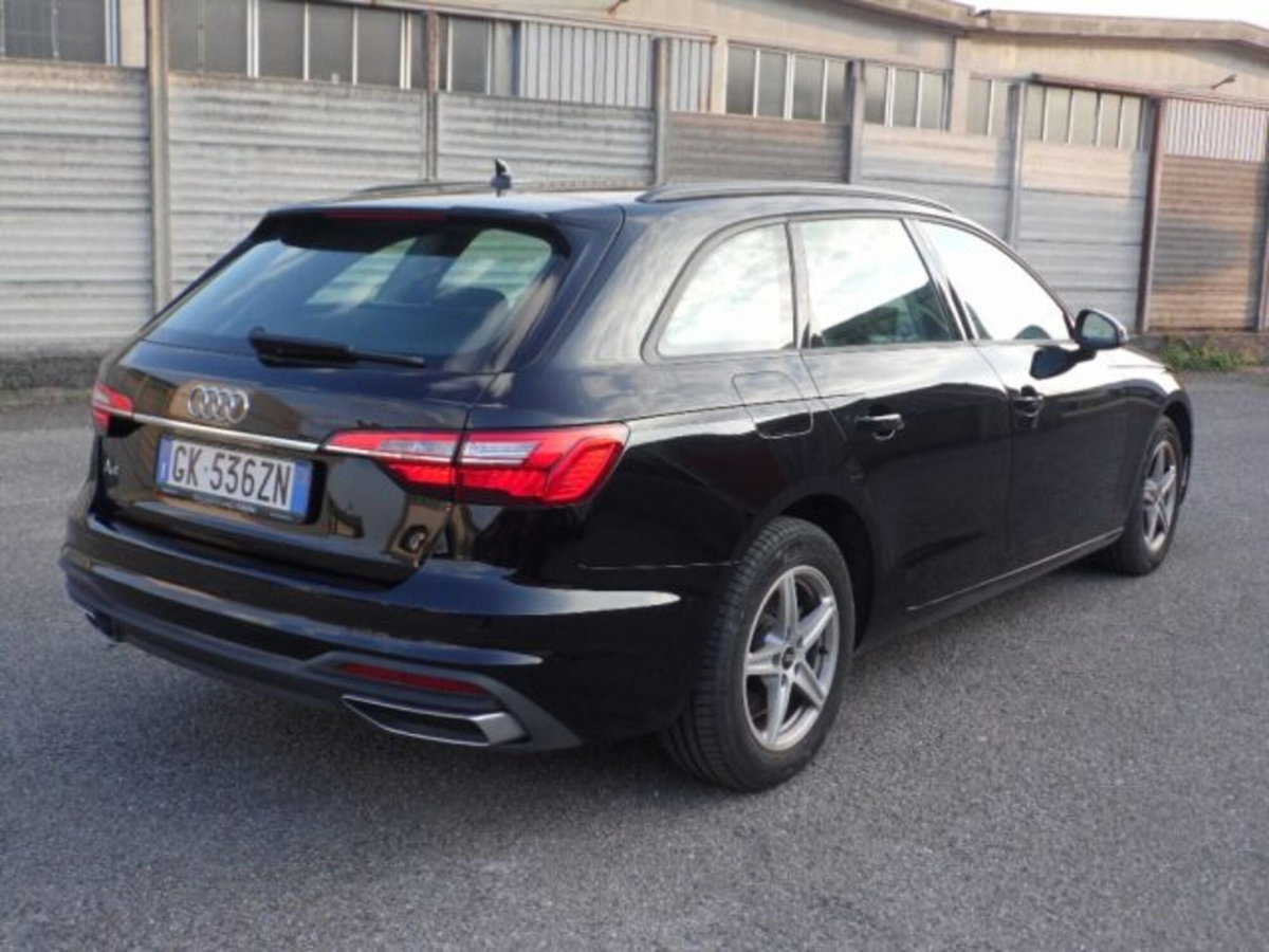 Audi A4 Avant 30 TDI/136 CV S tronic Business Advanced (5)