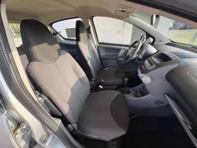 Toyota Aygo 1.0 12V VVT-i 5 porte (11)