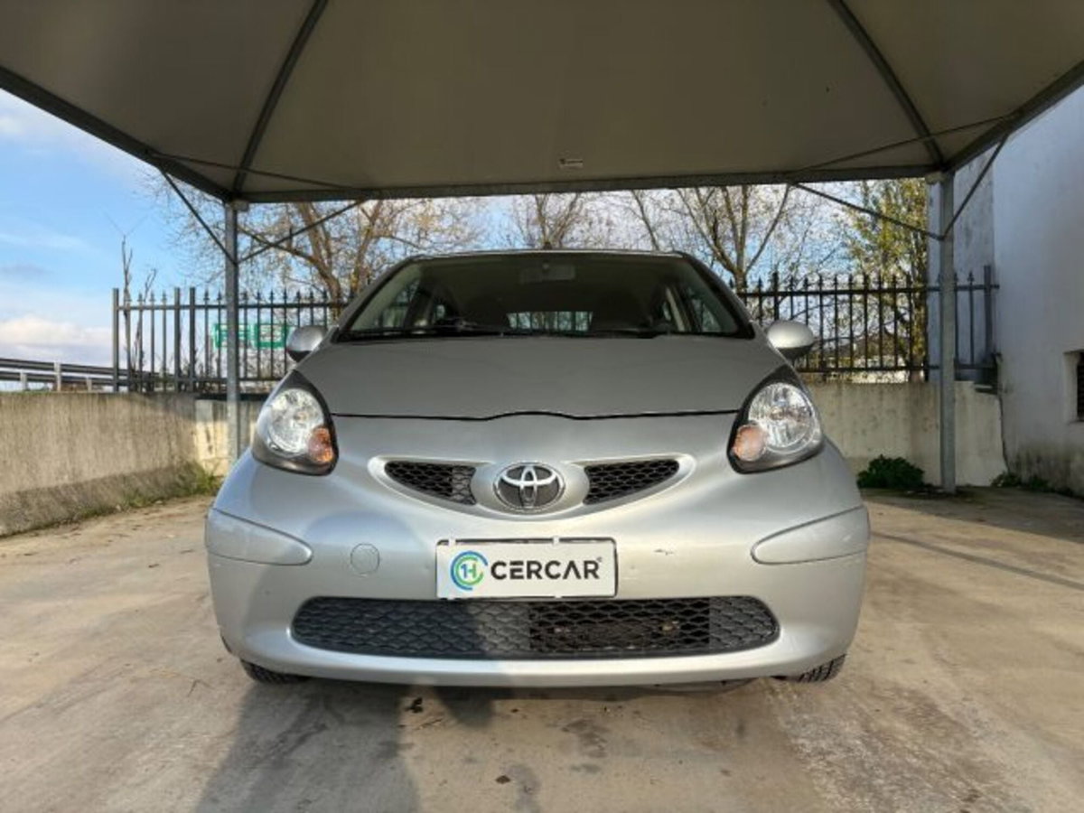 Toyota Aygo 1.0 12V VVT-i 5 porte (2)