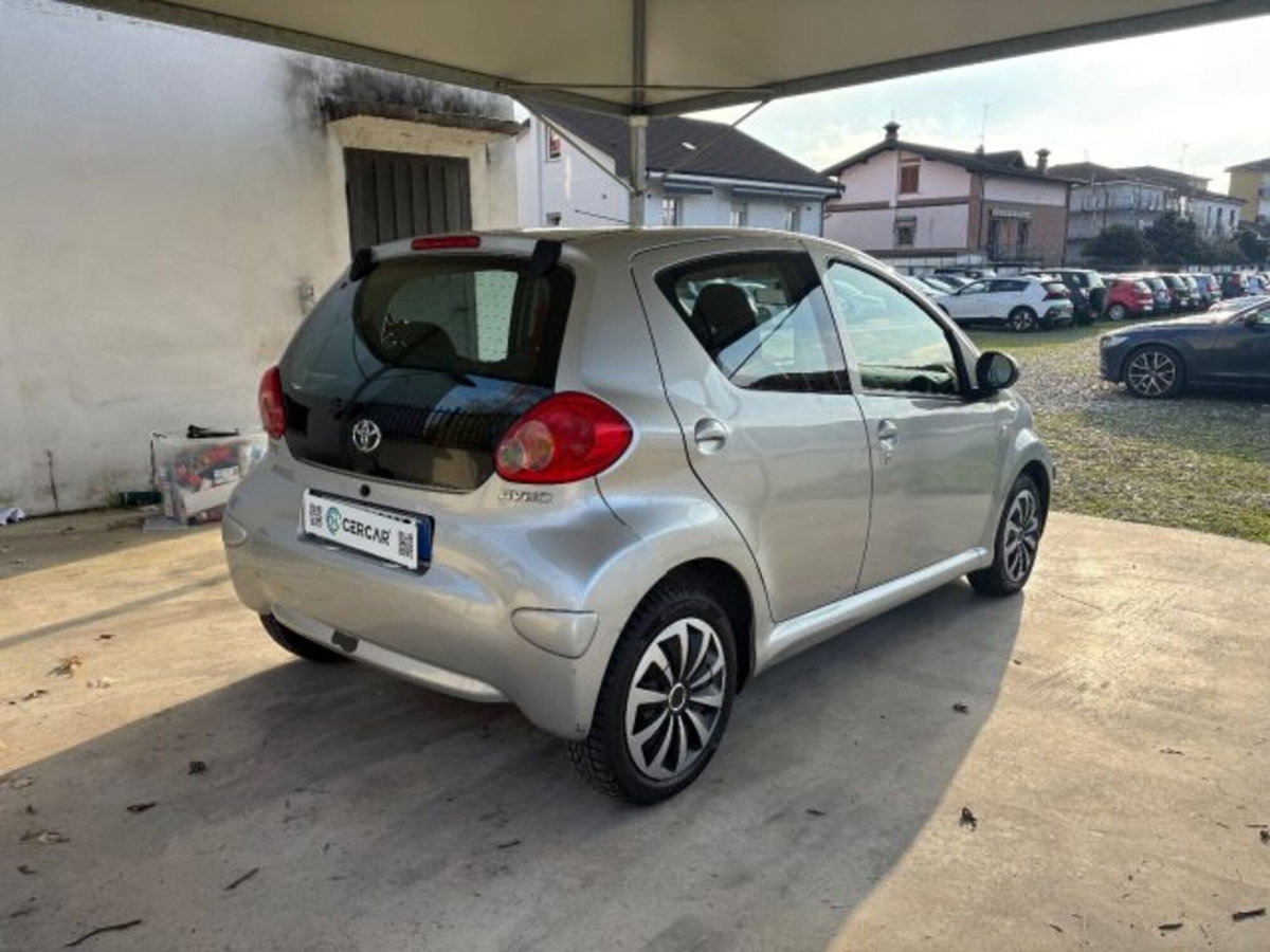 Toyota Aygo 1.0 12V VVT-i 5 porte (6)