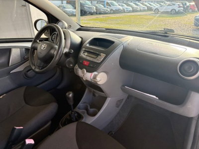 Toyota Aygo 1.0 12V VVT-i 5 porte (9)
