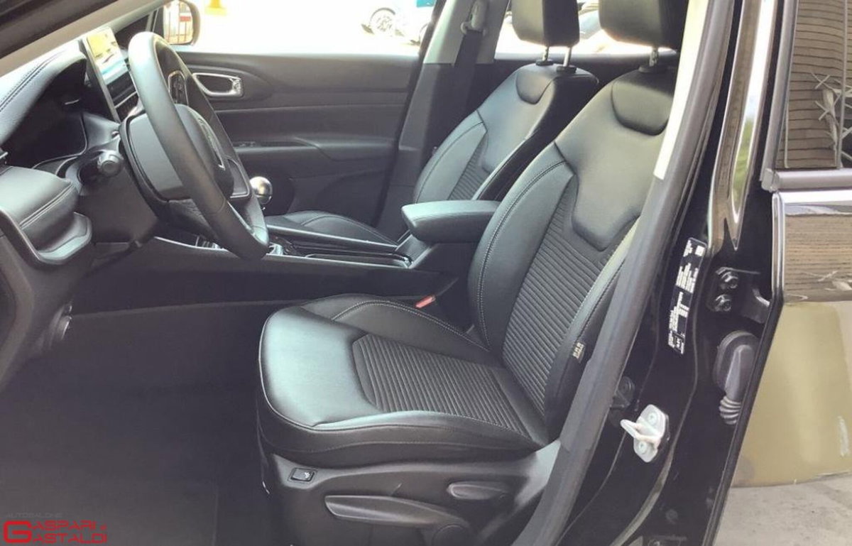 Jeep Compass 1.6 Multijet II 2WD Limited (13)