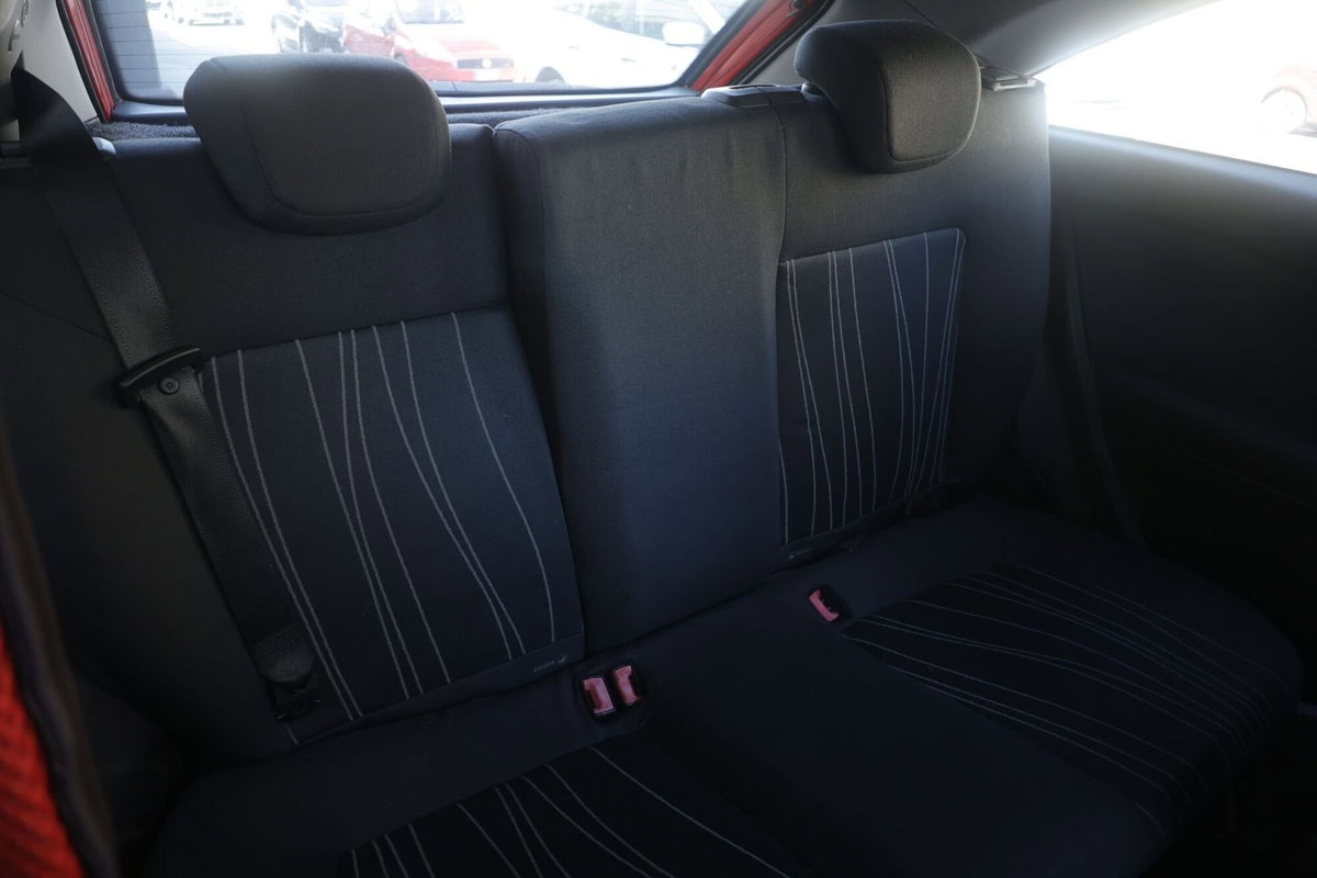 Opel Corsa 1.2 3 porte Enjoy (12)