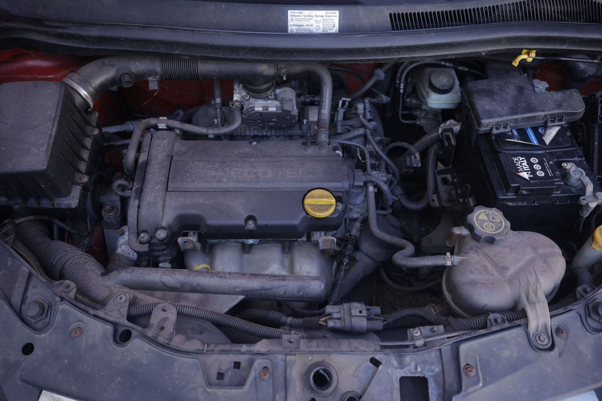 Opel Corsa 1.2 3 porte Enjoy (18)