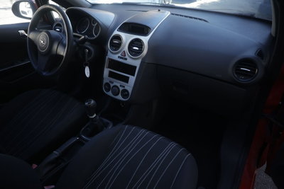 Opel Corsa 1.2 3 porte Enjoy (8)