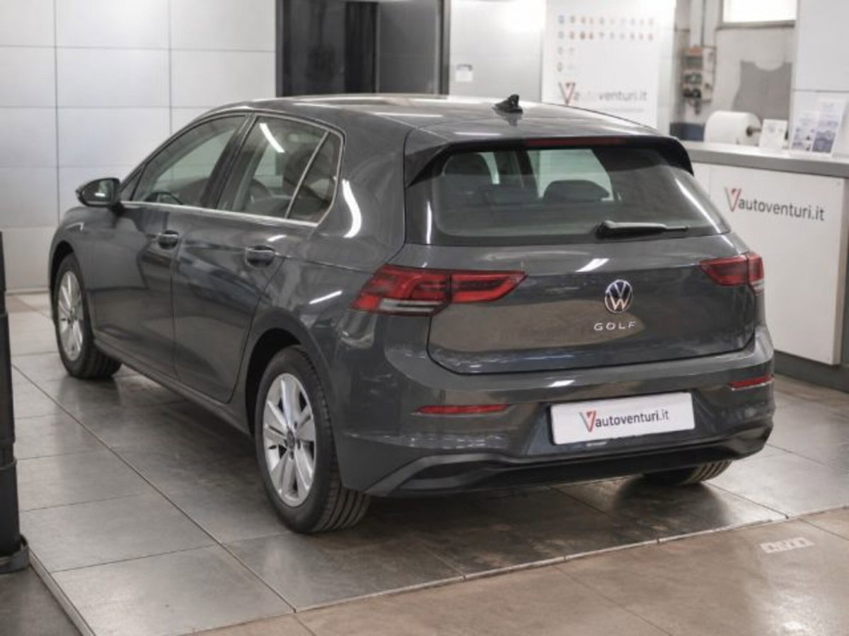 Volkswagen Golf 1.0 TSI EVO Life (2)