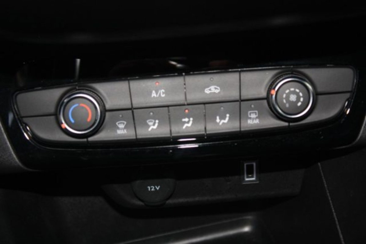 Opel Corsa 1.2 100 CV GS Line (11)