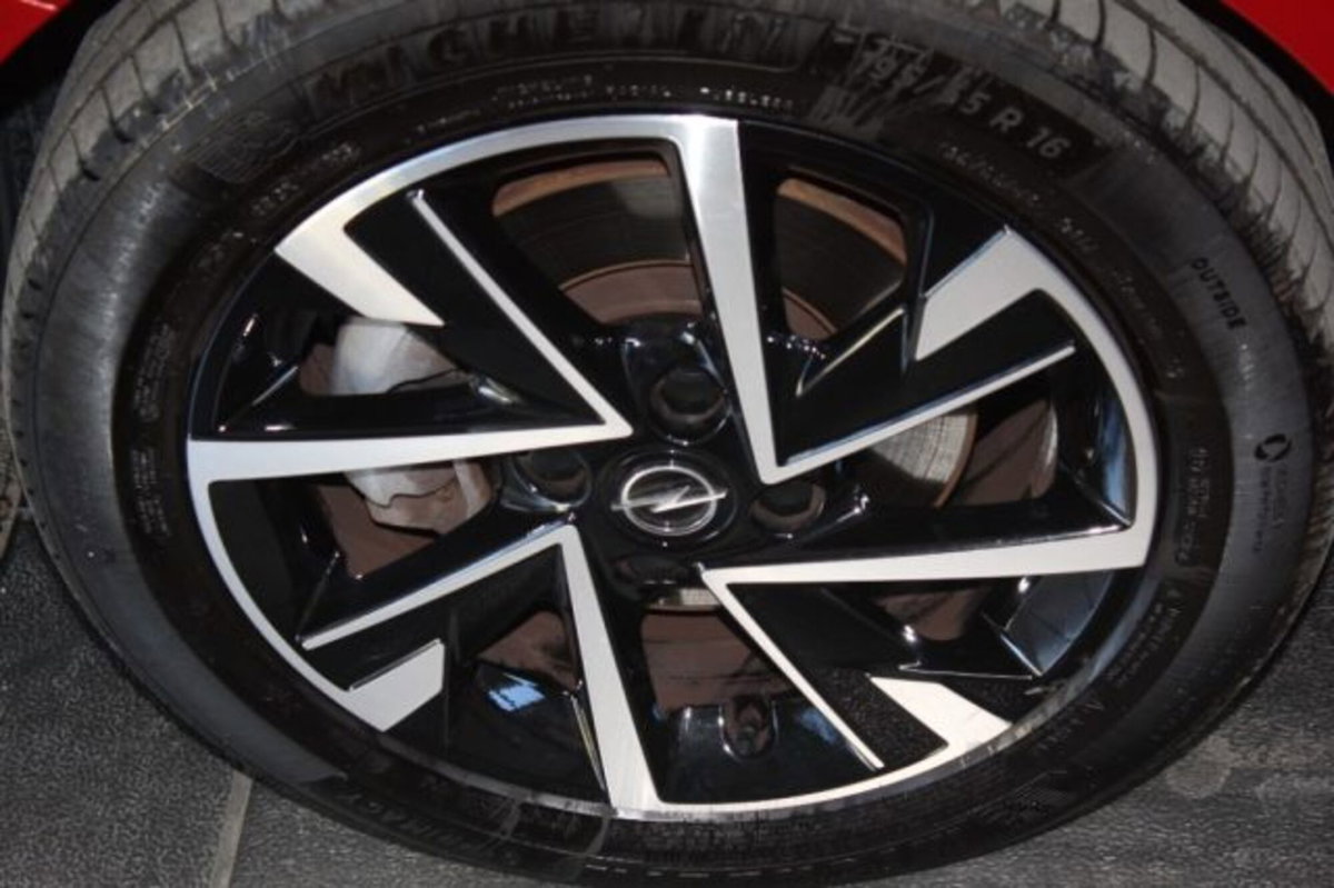 Opel Corsa 1.2 100 CV GS Line (7)
