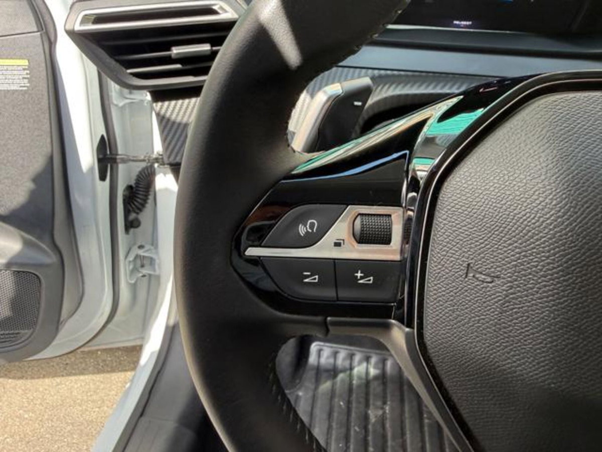 Peugeot 208 1.2 hybrid Active 100cv e-dcs 6 (12)