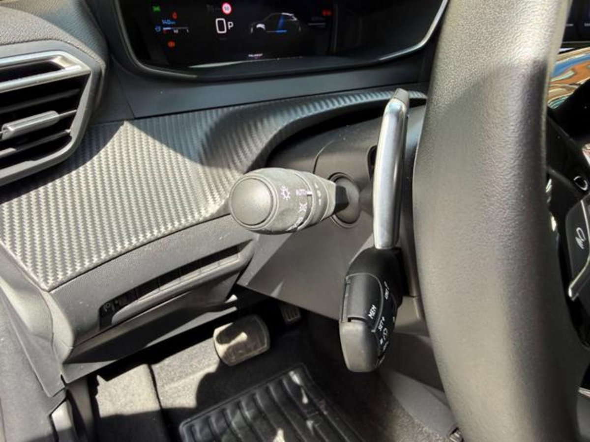 Peugeot 208 1.2 hybrid Active 100cv e-dcs 6 (17)