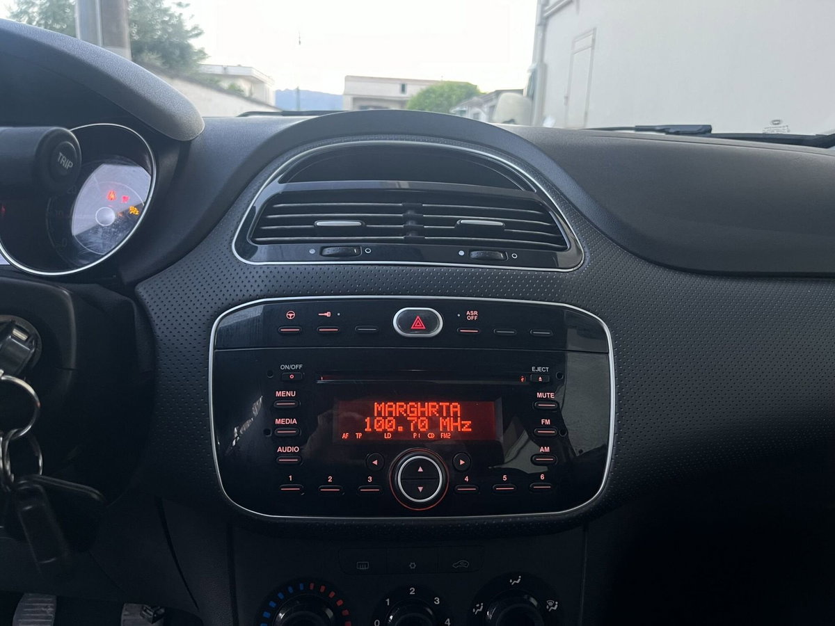 Fiat Grande Punto 1.3 MJT 90 CV 5 porte Emotion (8)