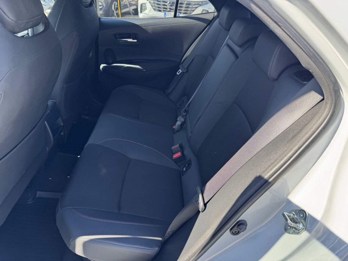 Toyota Corolla GR SPORT 1.8 Hybrid Bi-Tone (12)