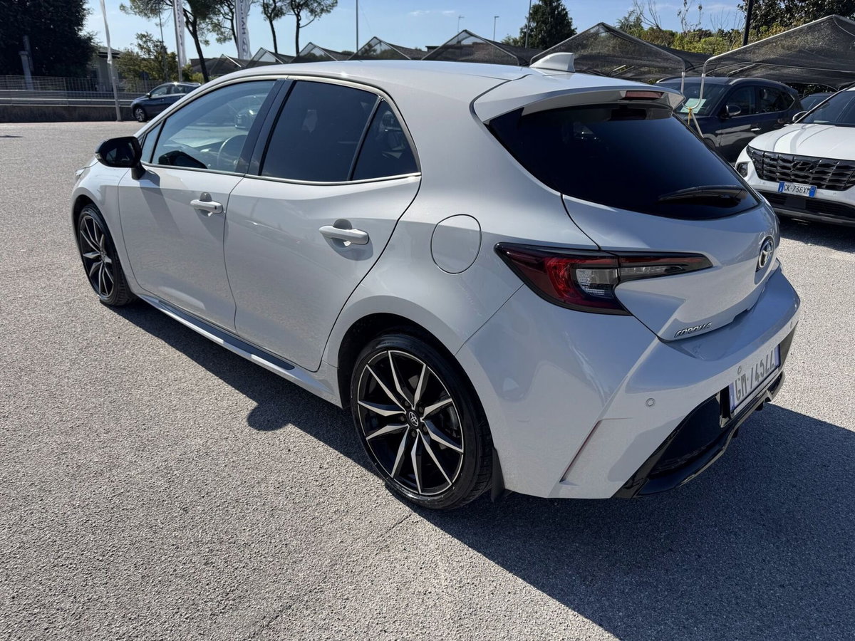 Toyota Corolla GR SPORT 1.8 Hybrid Bi-Tone (3)