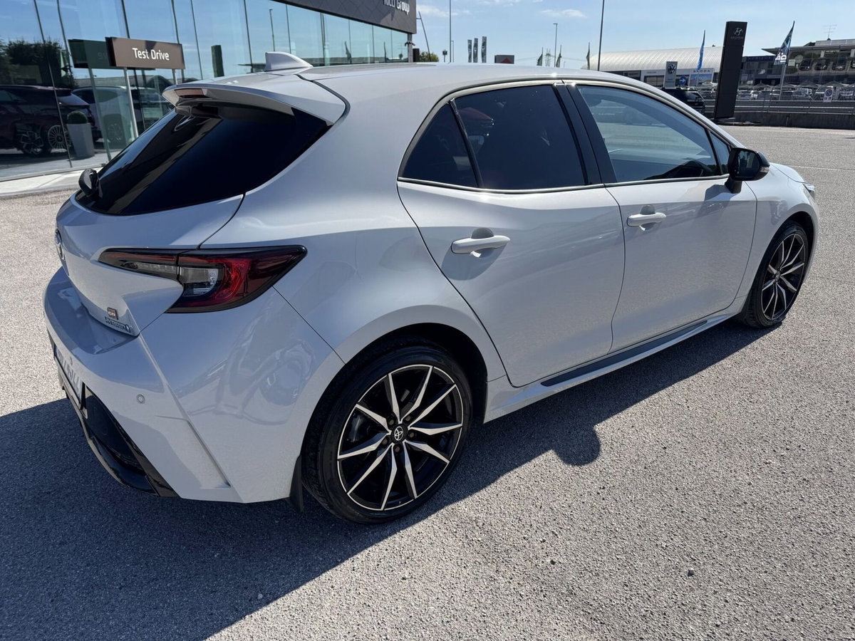 Toyota Corolla GR SPORT 1.8 Hybrid Bi-Tone (5)