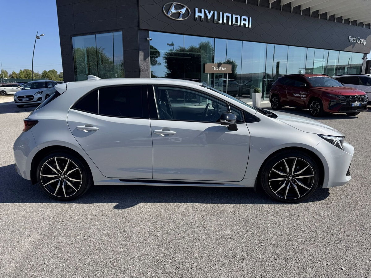 Toyota Corolla GR SPORT 1.8 Hybrid Bi-Tone (6)