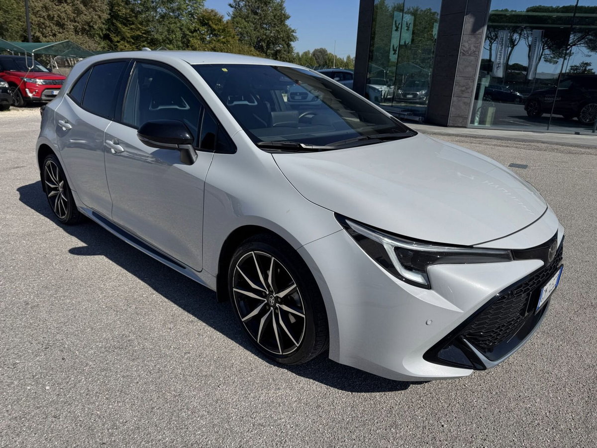 Toyota Corolla GR SPORT 1.8 Hybrid Bi-Tone (7)