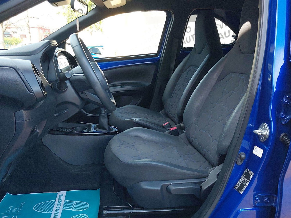Toyota Aygo X 1.0 Lounge 72cv (10)