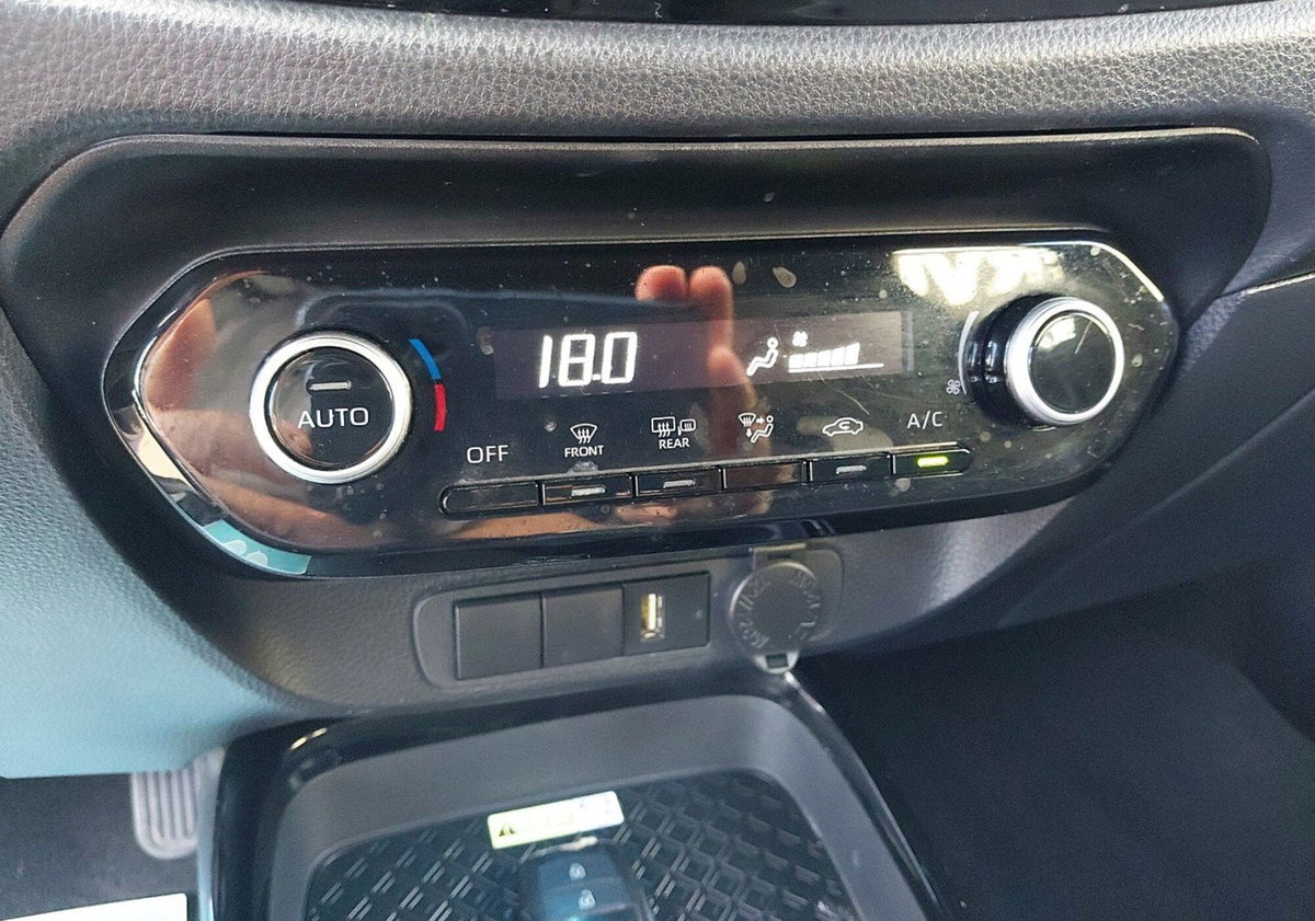 Toyota Aygo X 1.0 Lounge 72cv (16)