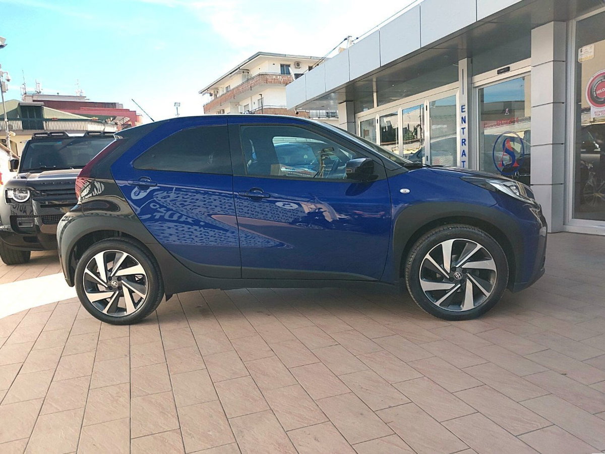 Toyota Aygo X 1.0 Lounge 72cv (6)