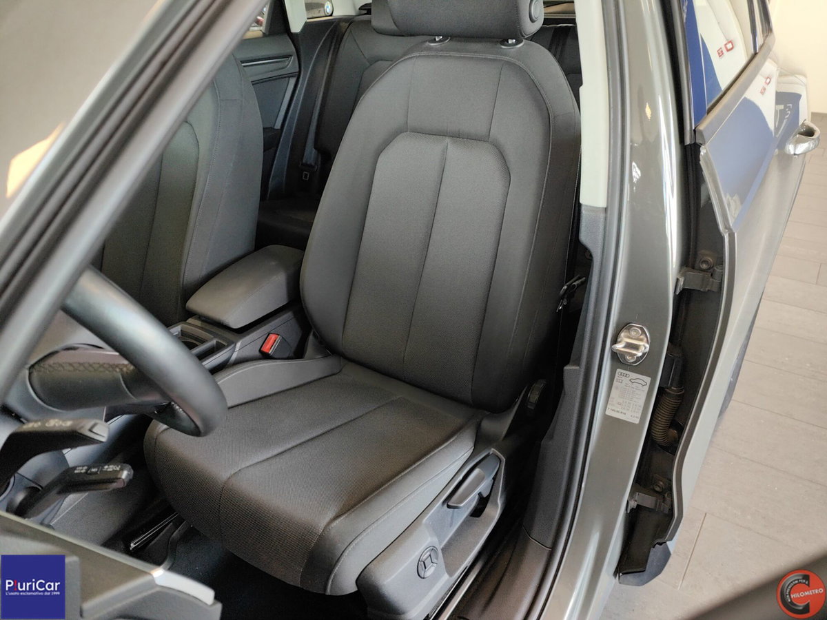 Audi Q3 35 TDI quattro S tronic Business (4)