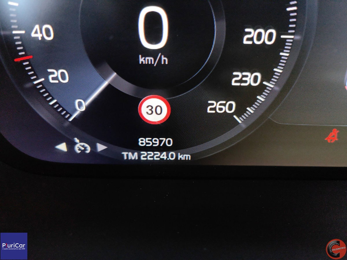 Volvo XC40 T4 Recharge Plug-in Hybrid R-design (10)