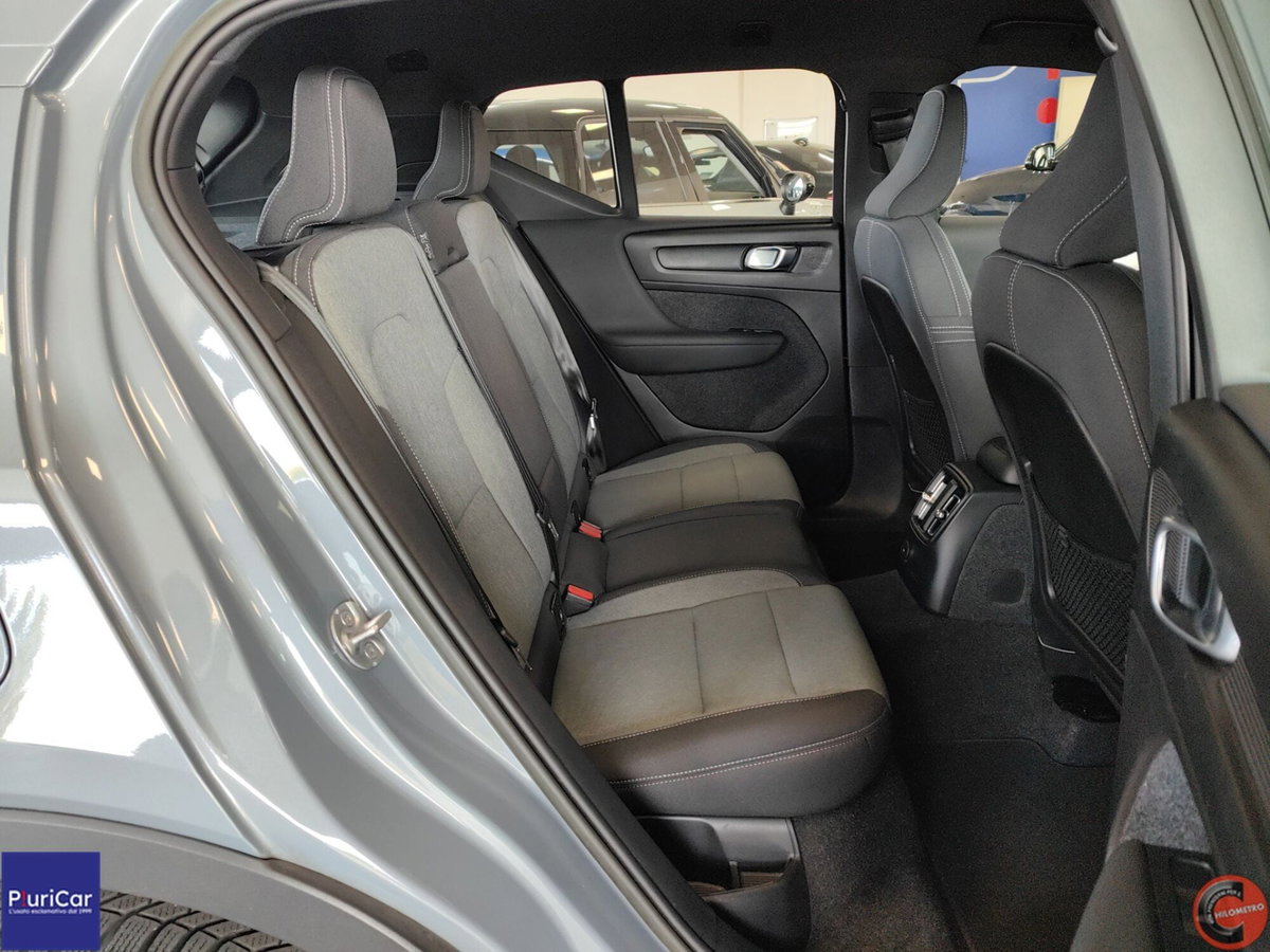 Volvo XC40 T4 Recharge Plug-in Hybrid R-design (6)