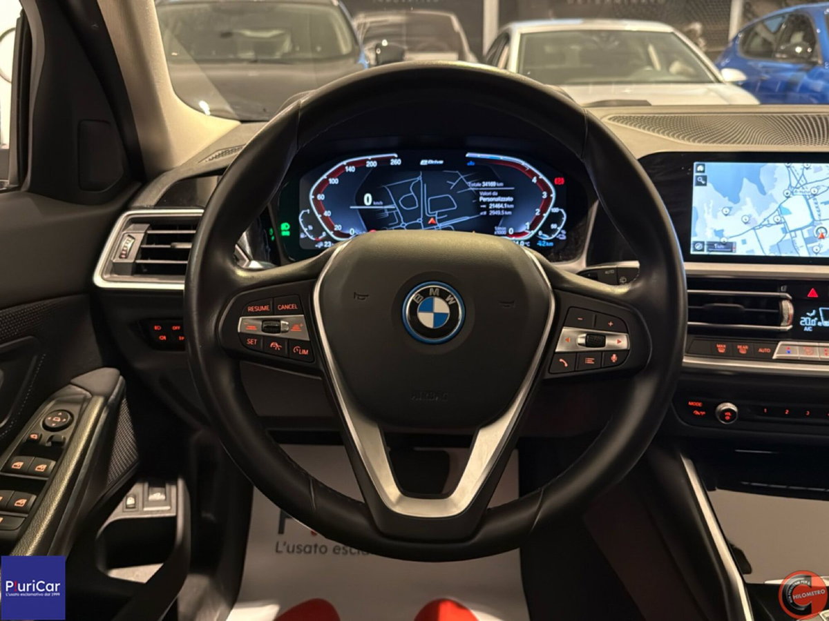 BMW Serie 3 Touring 330e xDrive (9)