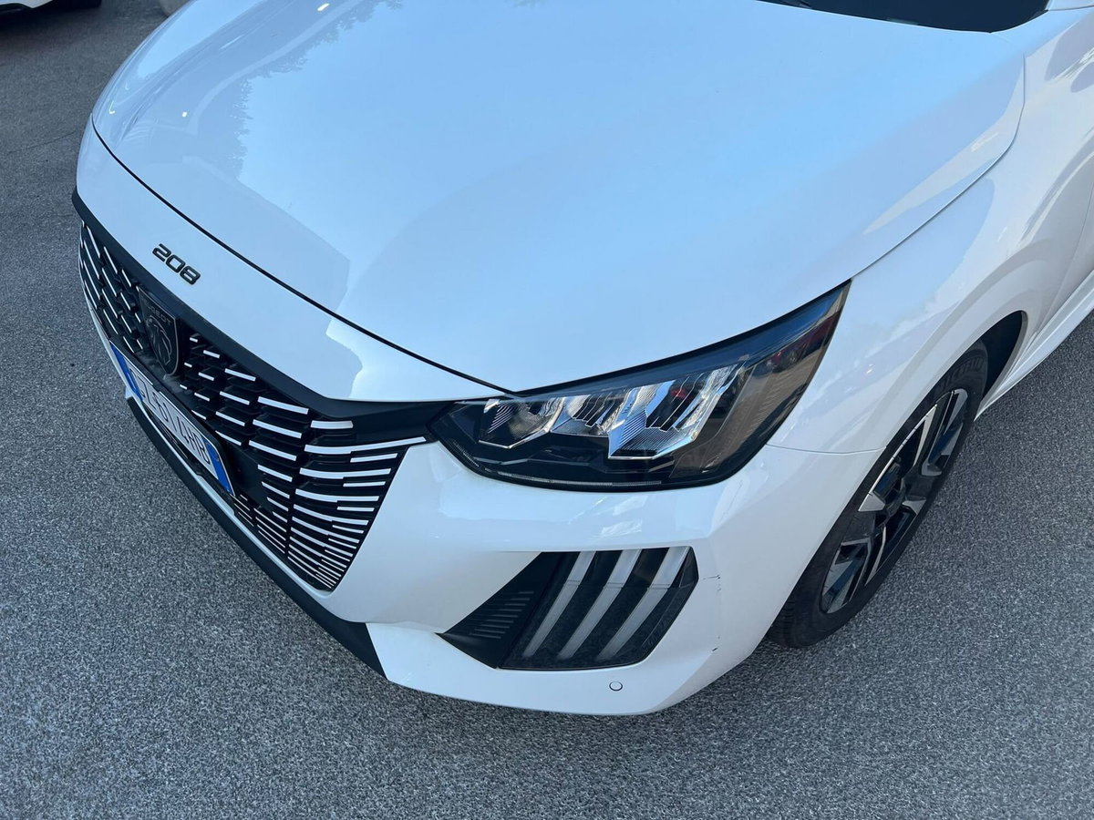 Peugeot 208 motore elettrico 136 CV 5 porte Allure (5)