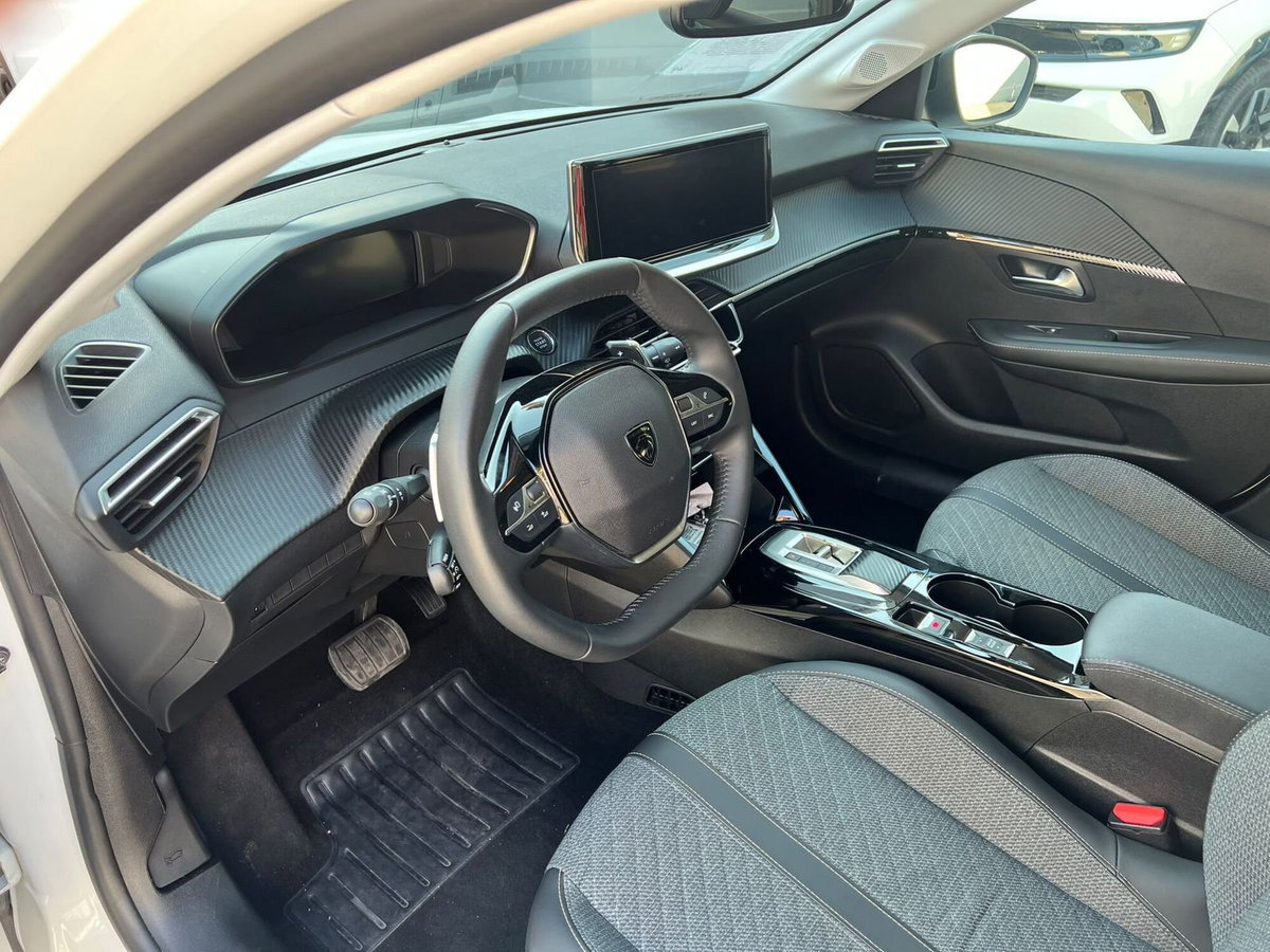 Peugeot 208 motore elettrico 136 CV 5 porte Allure (7)