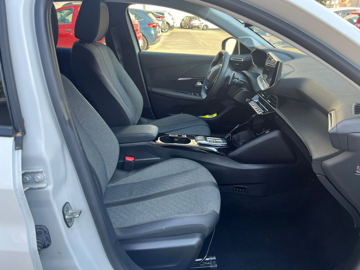 Peugeot 208 motore elettrico 136 CV 5 porte Allure (8)
