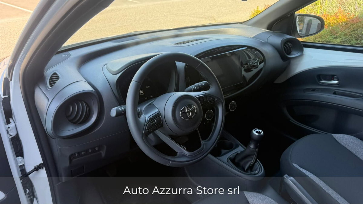 Toyota Aygo X 1.0 Active 72cv (10)