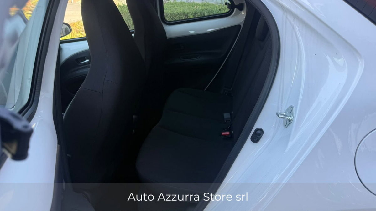 Toyota Aygo X 1.0 Active 72cv (15)