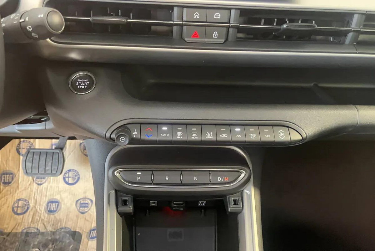 Jeep Avenger 1.2 turbo e-hybrid mhev Summit fwd 110cv edct6 (17)