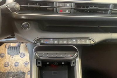 Jeep Avenger 1.2 turbo e-hybrid mhev Summit fwd 110cv edct6 (17)