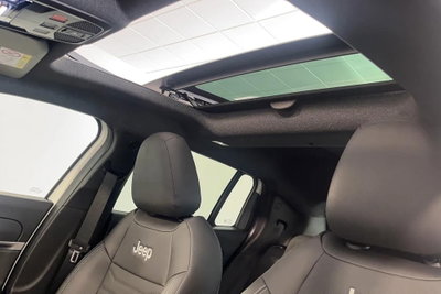 Jeep Avenger 1.2 turbo e-hybrid mhev Summit fwd 110cv edct6 (5)