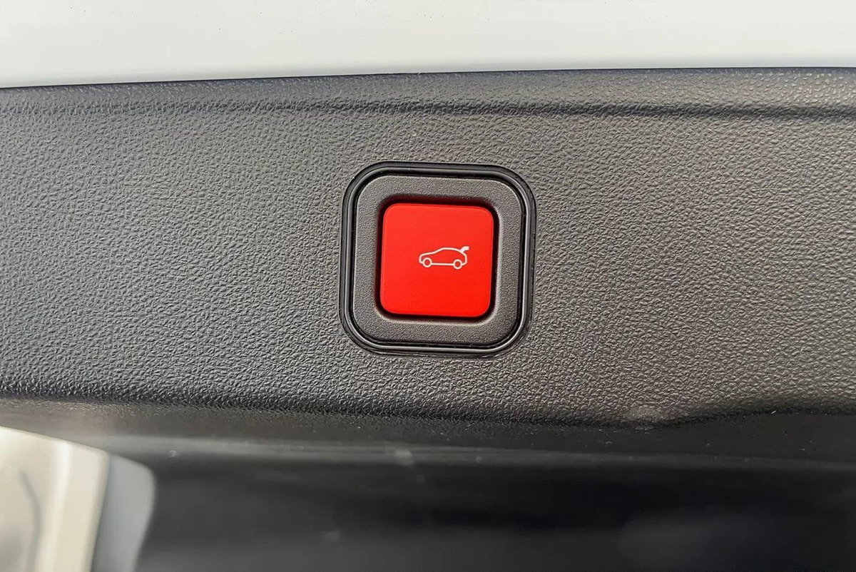 Jeep Avenger 1.2 turbo e-hybrid mhev Summit fwd 110cv edct6 (7)
