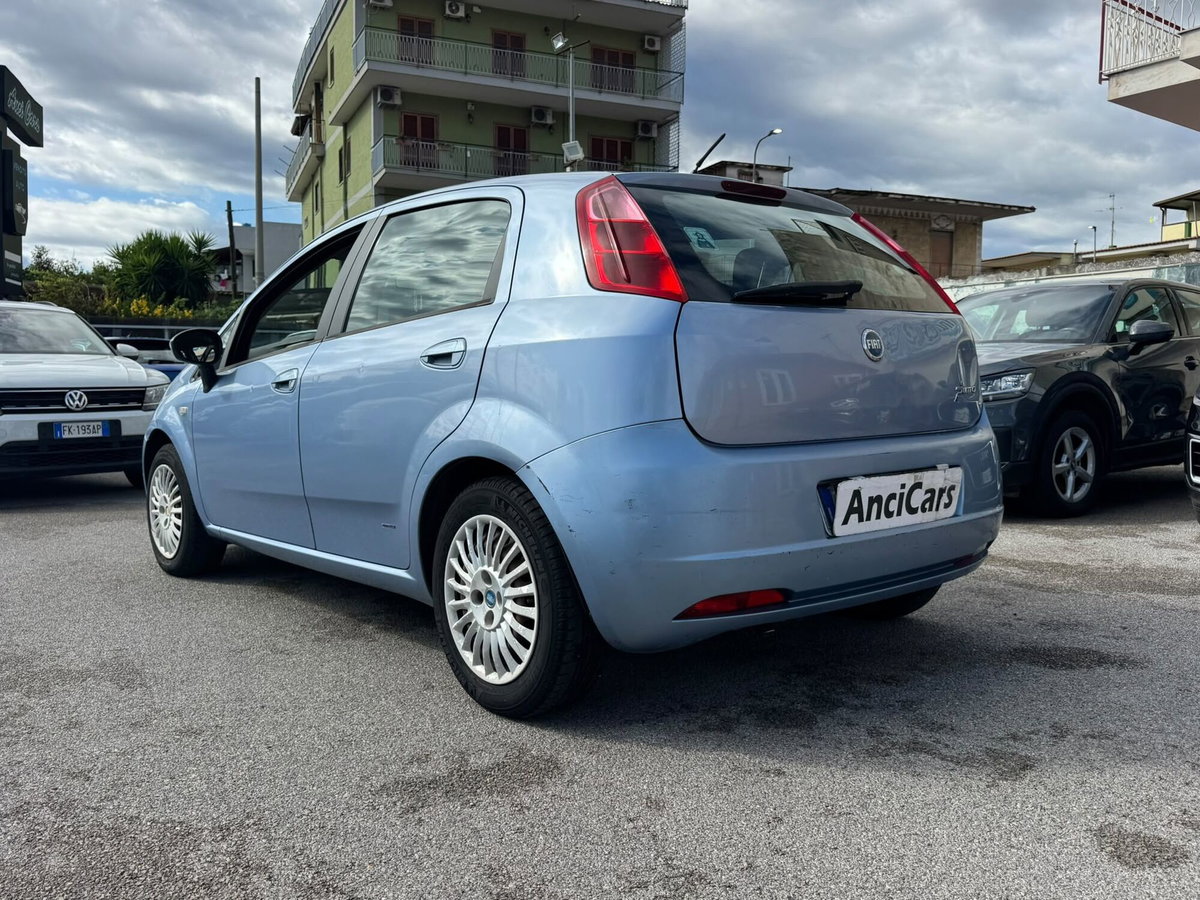 Fiat Grande Punto 1.3 MJT 75 CV 5 porte Dynamic (14)