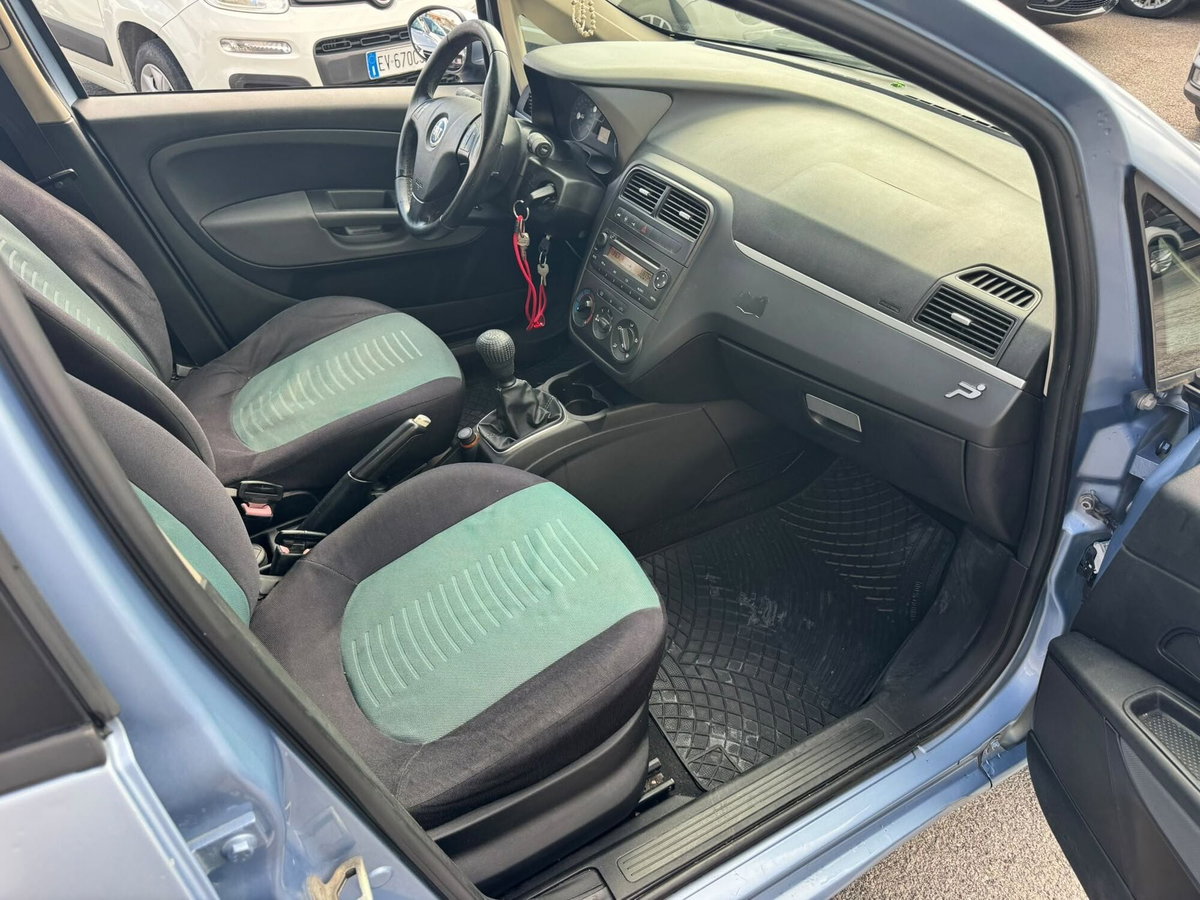 Fiat Grande Punto 1.3 MJT 75 CV 5 porte Dynamic (9)