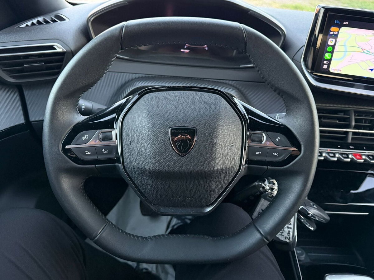 Peugeot 2008 PureTech 100 S&S Allure (11)