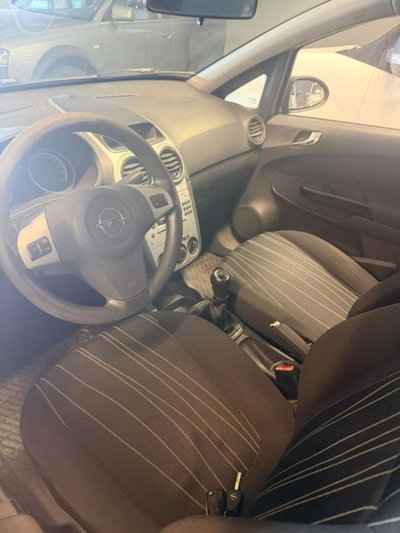 Opel Corsa 1.2 3 porte Club (4)